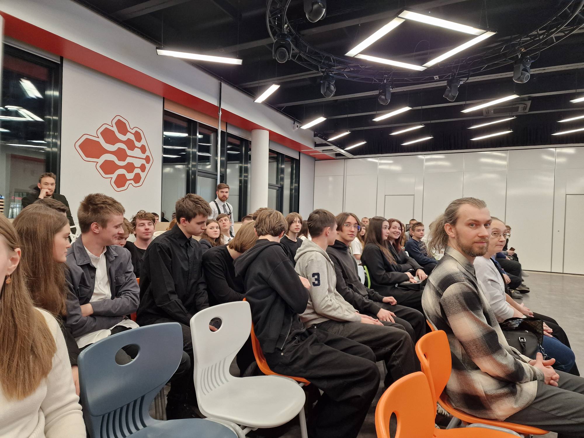 2 участникик сириус